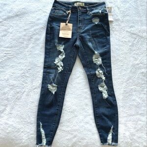 DEMOCRACY AB Technology Freedom Curvy Ankle Skimmer Distressed Jeans--NWT—2